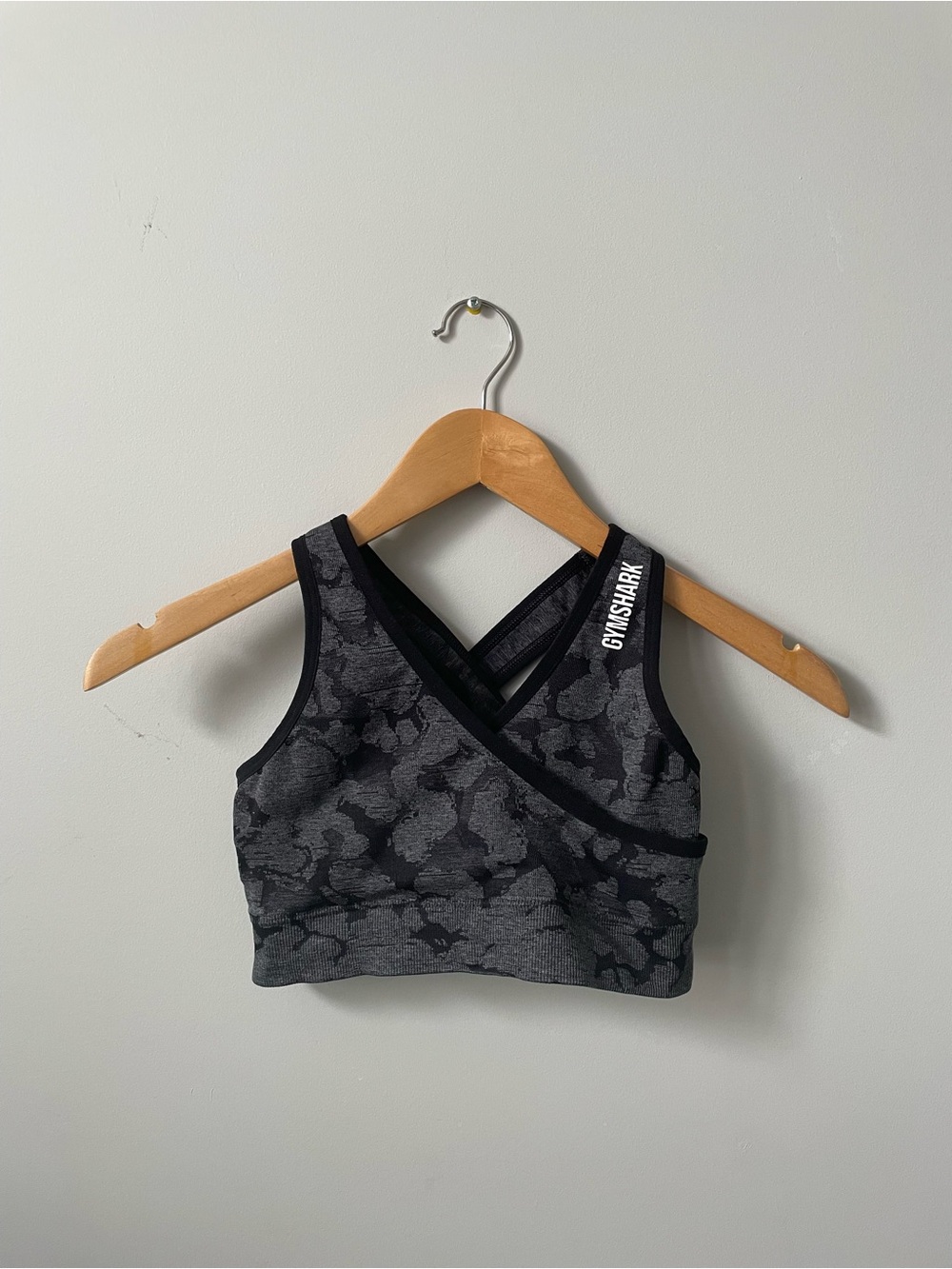 Gymshark Black & Dark Gray Camo Wrap-Style Sport Bra •Women’s XS